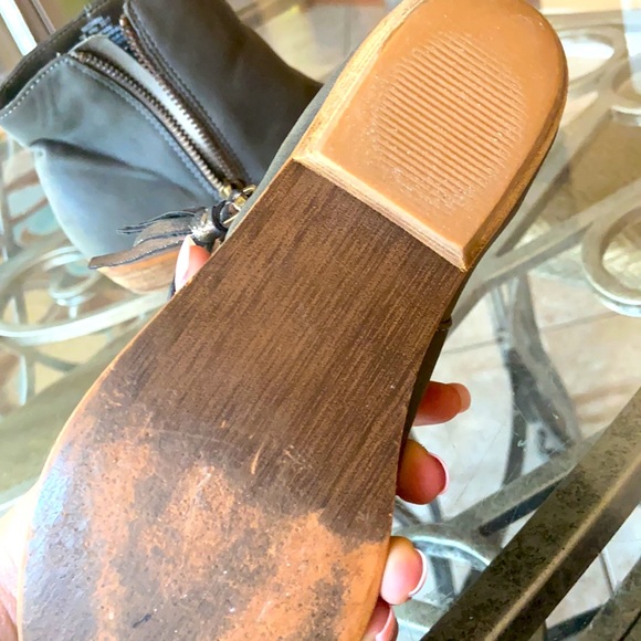 Shoes sized 2-3 - Picture 4 of 6